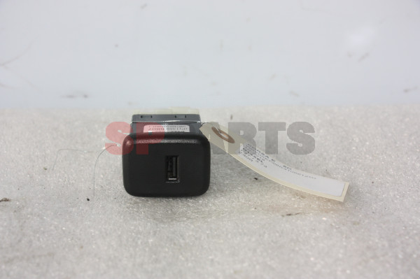 Corsa E AUX / USB switch 13596807