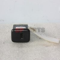 Corsa E AUX / USB switch 13596807