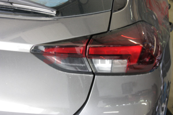 Corsa F ACHTER LIGHT RECHTS IN KLEP 9837473680