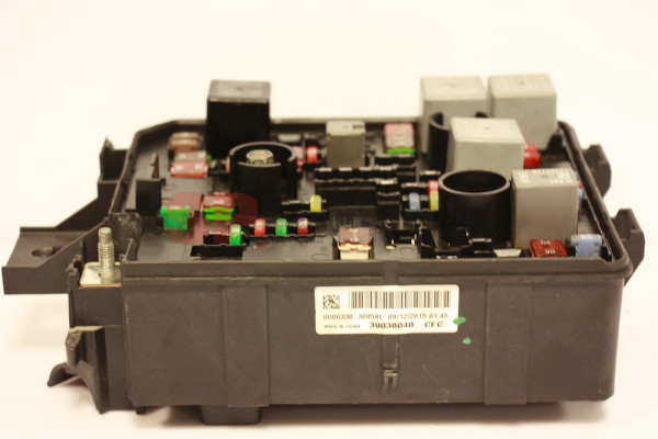Corsa E Zekering module 39036040