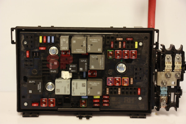 Astra J Zekering module 13318782